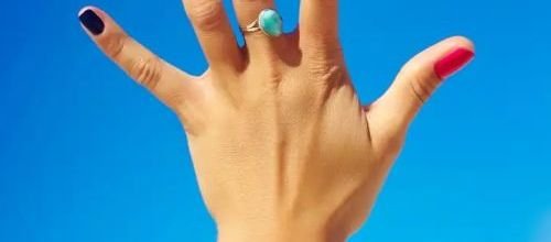 Culori populare de ojă pentru manichiură și pedichiură — gel lacuri în nuanțe moderne și elegante