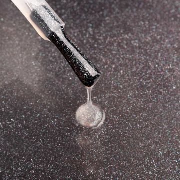 Топ для гель-лака без липкого слоя Couture Colour Glare Top Coat 02 с серебристыми шиммерами Топ для гель-лака без липкого слоя Couture Colour Glare Top Coat 02 с серебристыми шиммерами